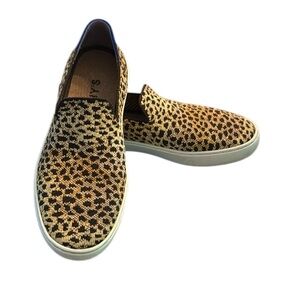 Rothys The Sneaker Women's 8 Sahara Cat Print